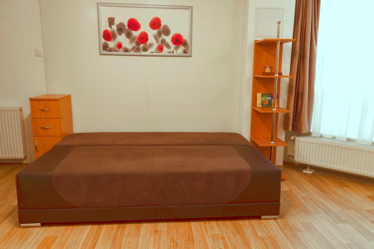 Basement Atrium Apartman Lägenhet Keszthely Exteriör bild