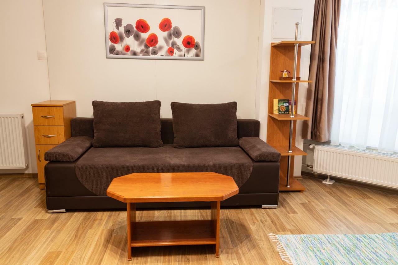 Basement Atrium Apartman Lägenhet Keszthely Exteriör bild