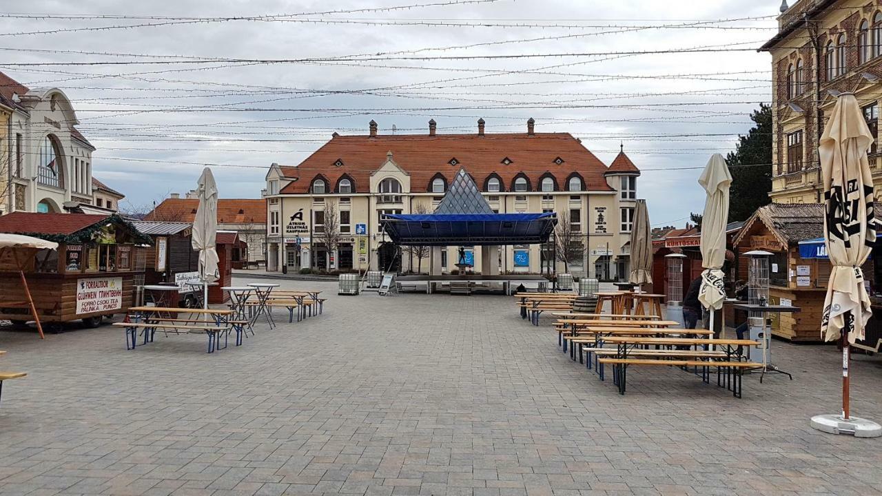 Basement Atrium Apartman Lägenhet Keszthely Exteriör bild