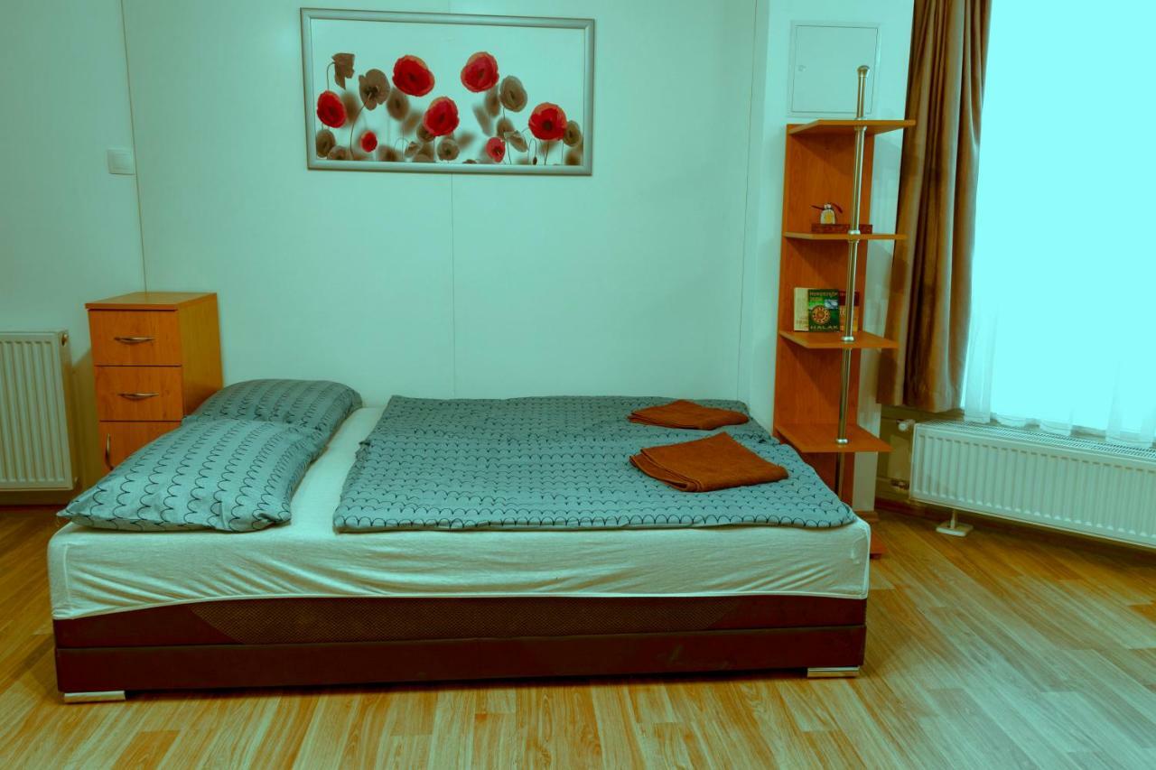 Basement Atrium Apartman Lägenhet Keszthely Exteriör bild